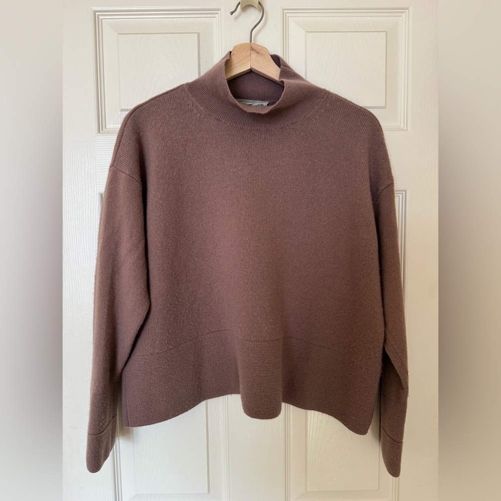 Everlane Women's Mauve Crew Neck Sweater